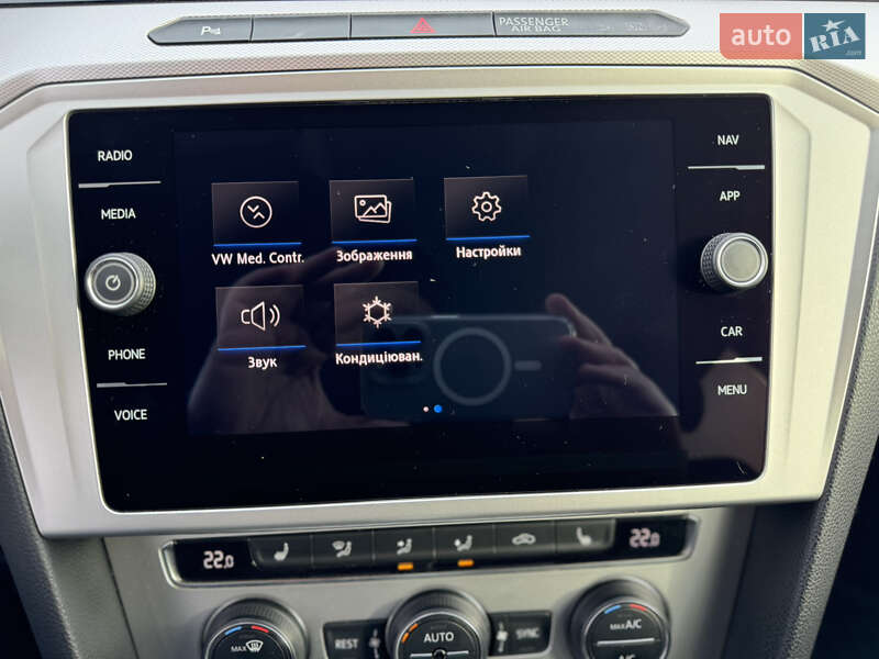 Универсал Volkswagen Passat 2018 в Киеве