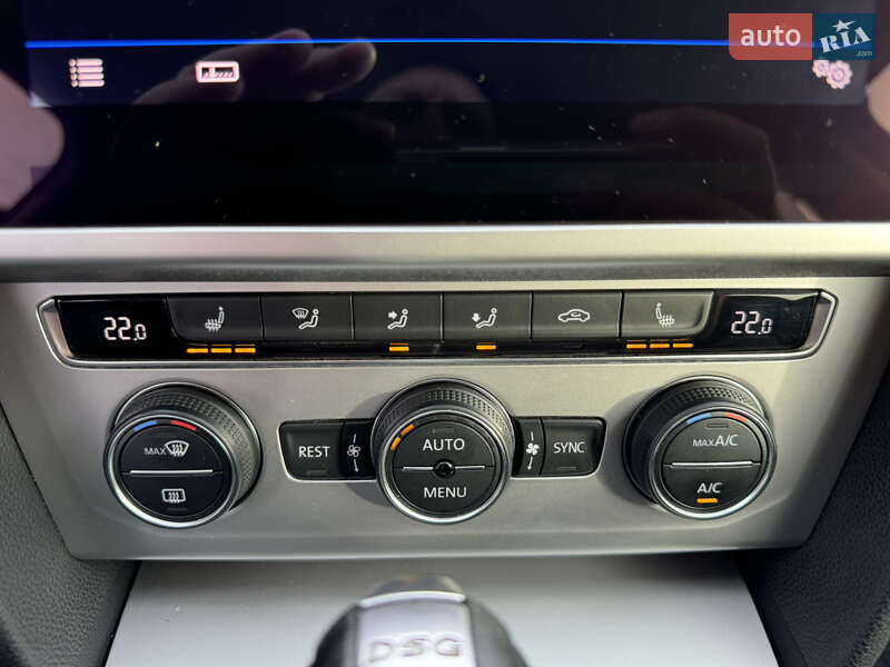 Универсал Volkswagen Passat 2018 в Киеве