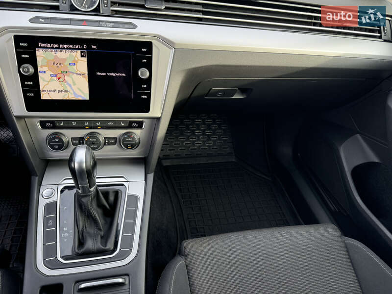 Универсал Volkswagen Passat 2018 в Киеве