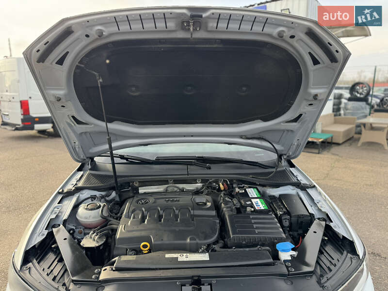 Универсал Volkswagen Passat 2018 в Киеве