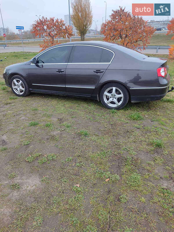 Седан Volkswagen Passat 2006 в Києві