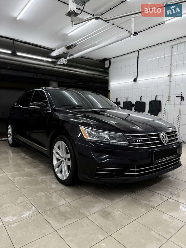 Седан Volkswagen Passat 2016 в Киеве