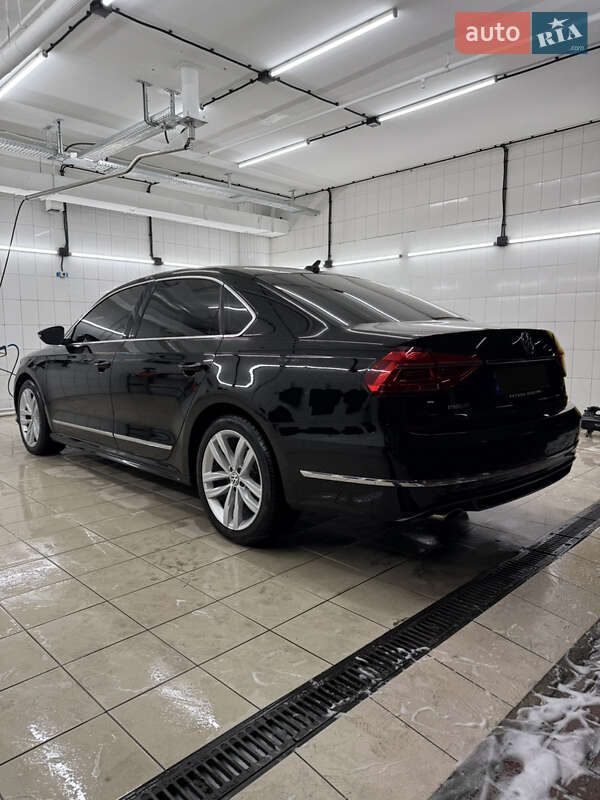 Седан Volkswagen Passat 2016 в Киеве