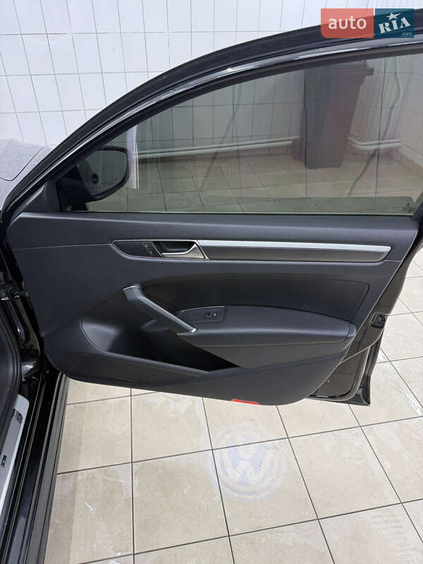 Седан Volkswagen Passat 2016 в Киеве