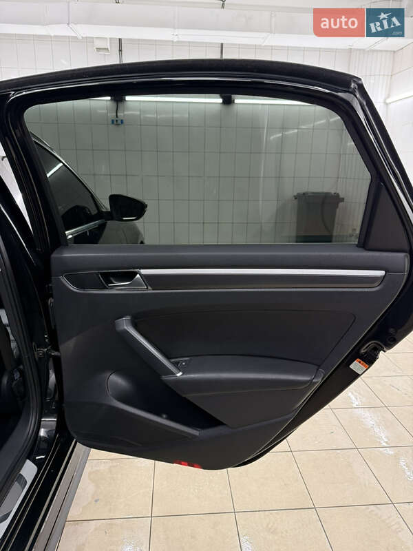 Седан Volkswagen Passat 2016 в Киеве