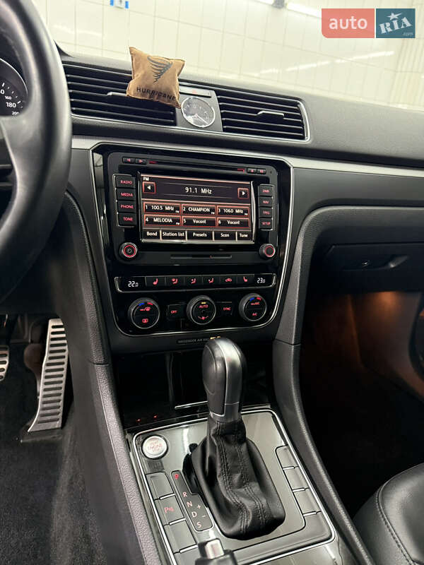 Седан Volkswagen Passat 2016 в Киеве