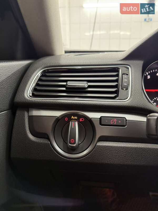 Седан Volkswagen Passat 2016 в Киеве