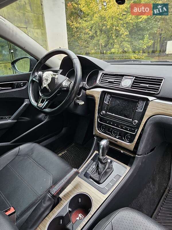 Седан Volkswagen Passat 2016 в Киеве