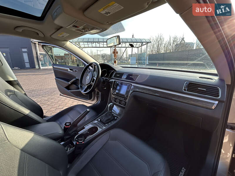 Седан Volkswagen Passat 2015 в Николаеве