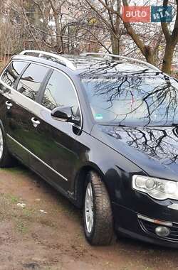 Універсал Volkswagen Passat 2006 в Чернівцях