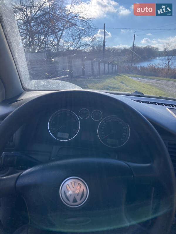 Универсал Volkswagen Passat 2003 в Черновцах