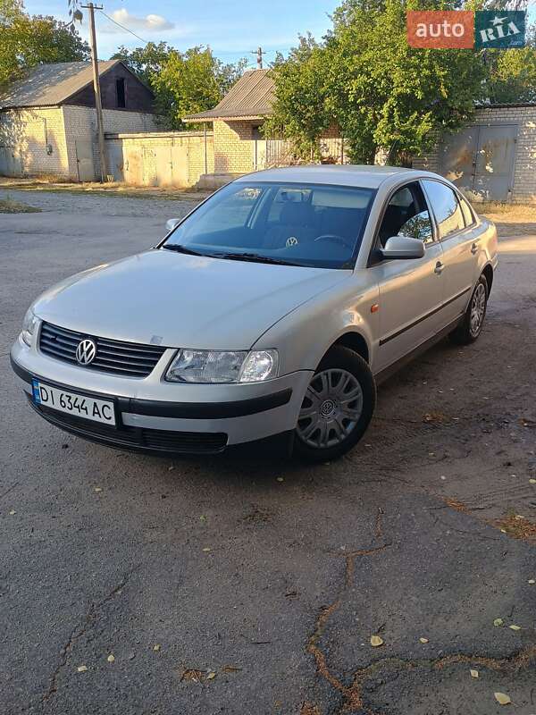Седан Volkswagen Passat 1997 в Павлограде