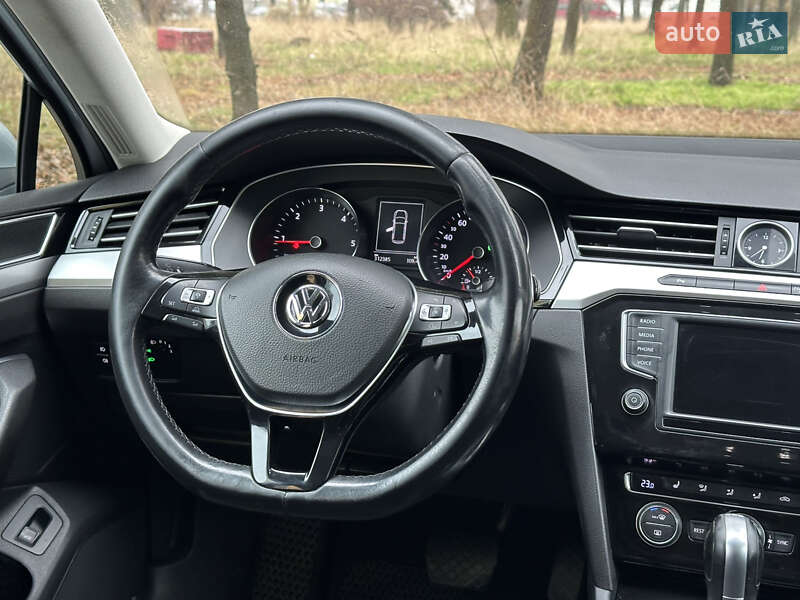 Универсал Volkswagen Passat 2015 в Киеве