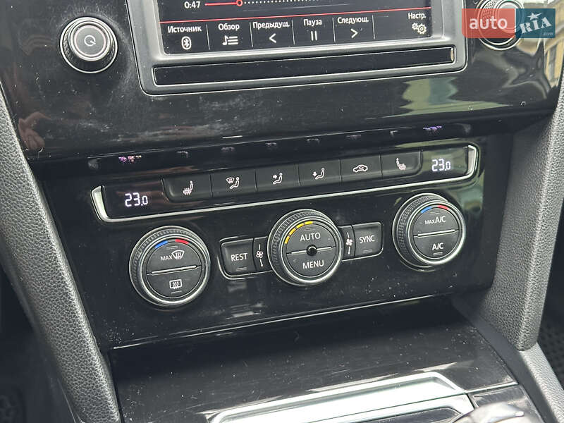 Универсал Volkswagen Passat 2015 в Киеве