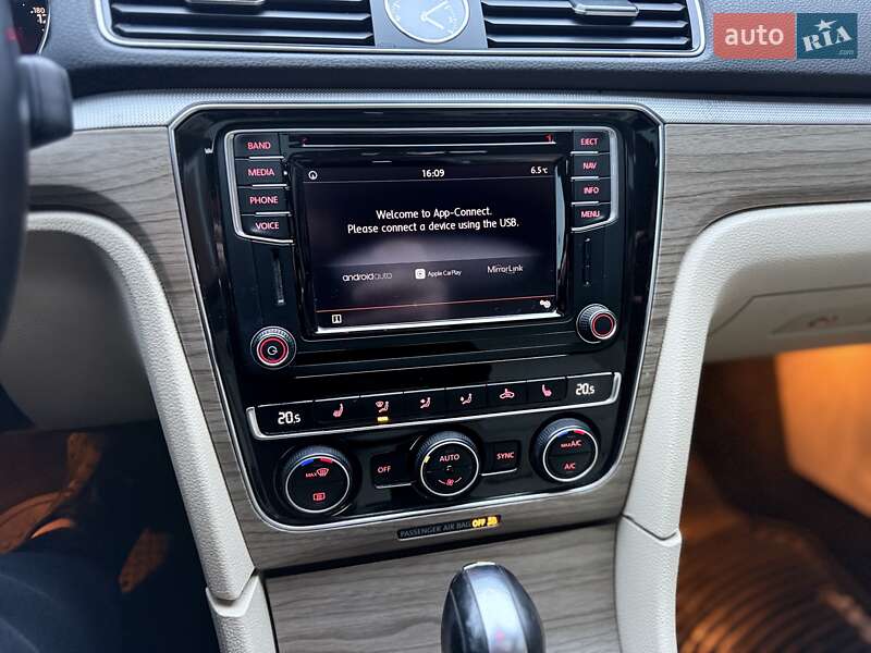 Седан Volkswagen Passat 2017 в Стрые