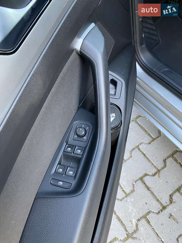 Седан Volkswagen Passat 2016 в Хмельницком