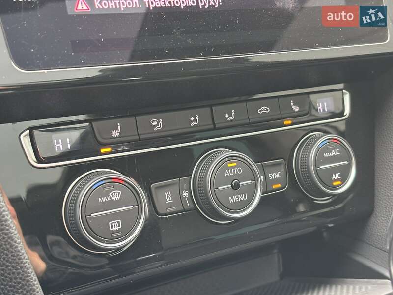 Универсал Volkswagen Passat 2020 в Киеве