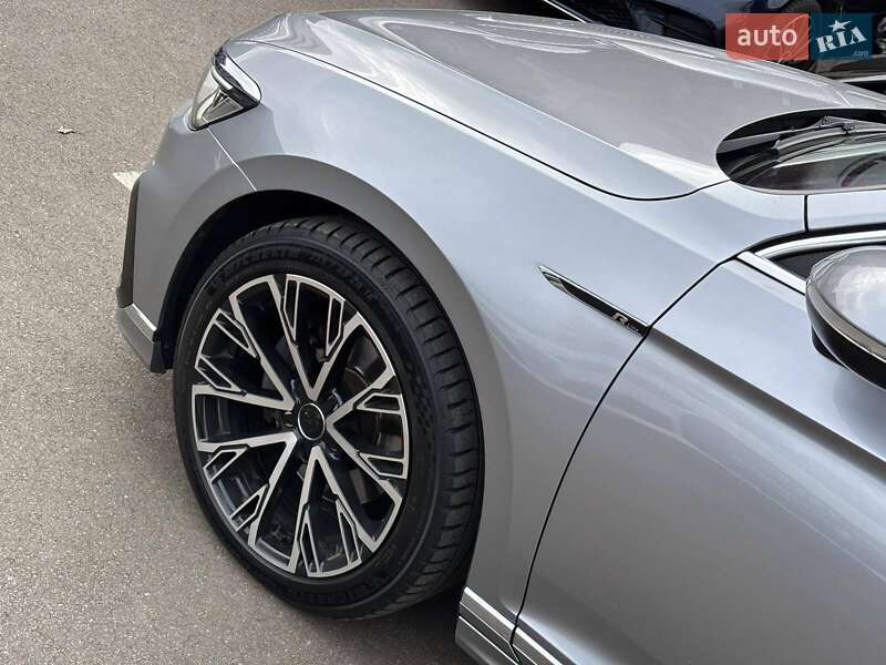 Универсал Volkswagen Passat 2020 в Киеве