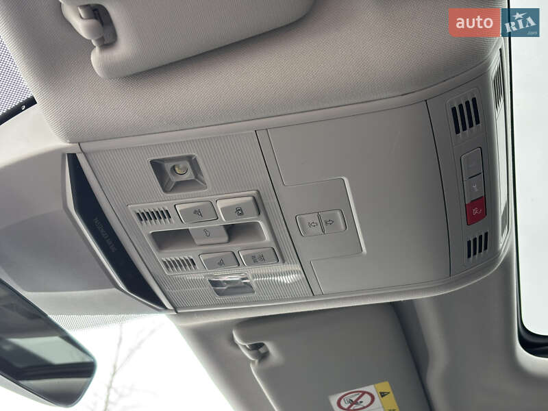 Универсал Volkswagen Passat 2020 в Киеве