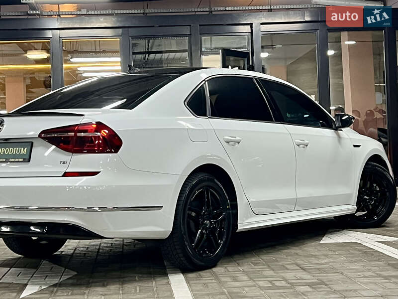 Седан Volkswagen Passat 2018 в Киеве