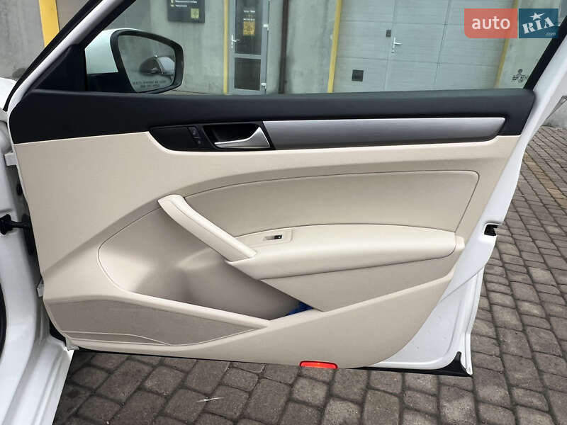 Седан Volkswagen Passat 2014 в Ивано-Франковске