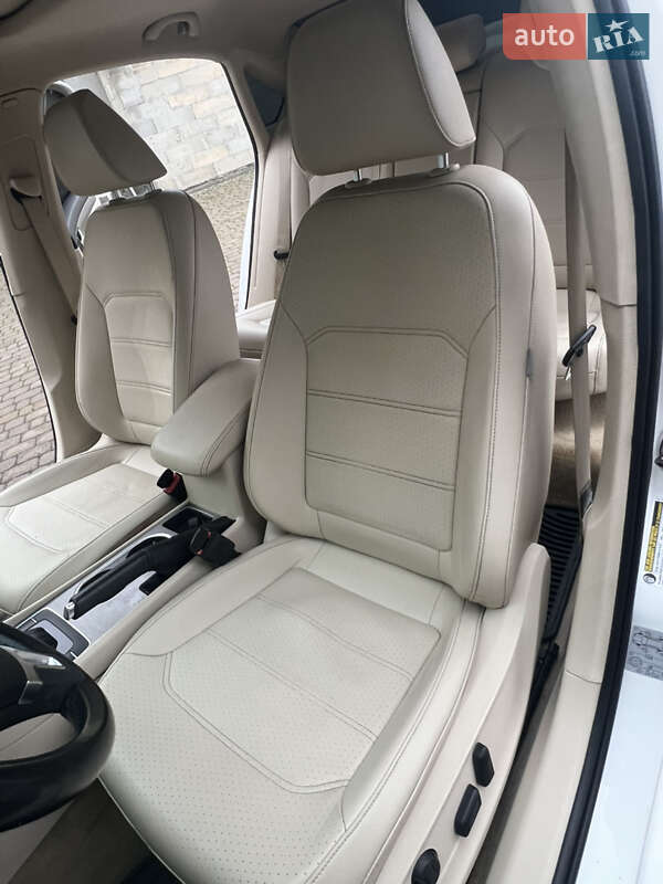 Седан Volkswagen Passat 2014 в Ивано-Франковске