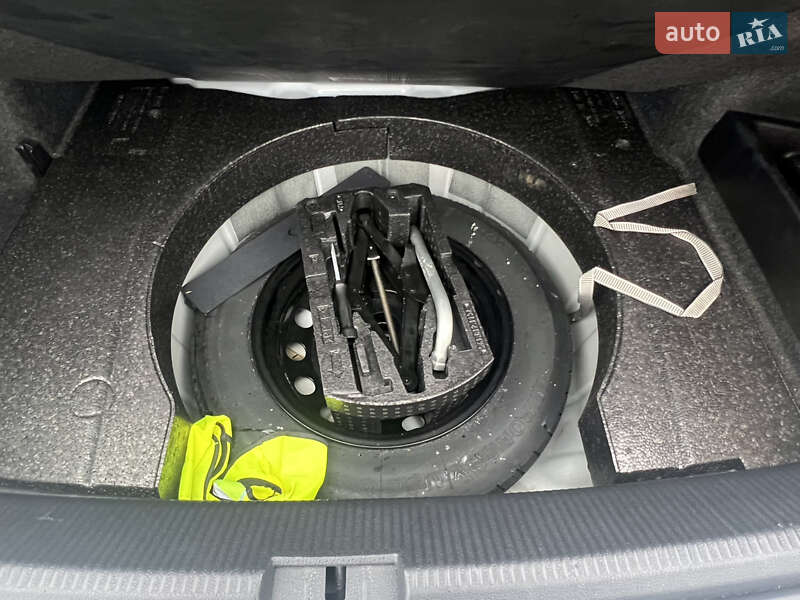 Седан Volkswagen Passat 2014 в Ивано-Франковске