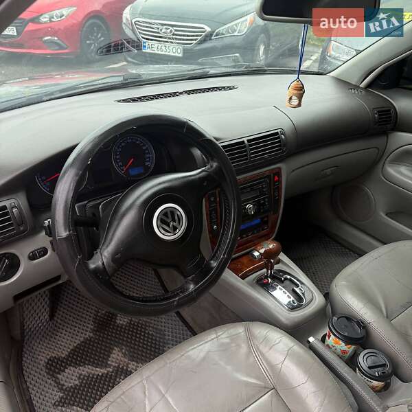 Седан Volkswagen Passat 2001 в Киеве