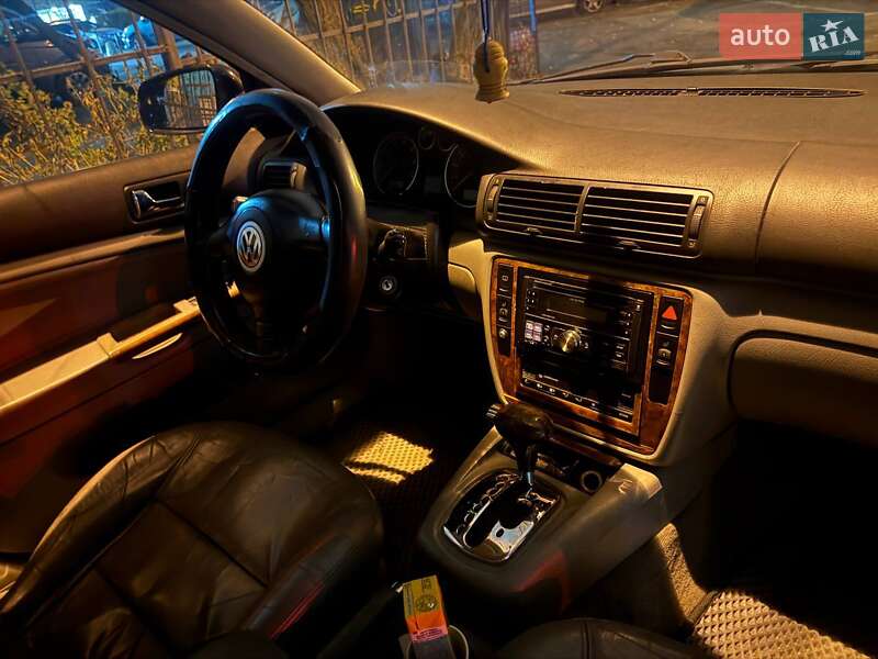 Седан Volkswagen Passat 2001 в Киеве