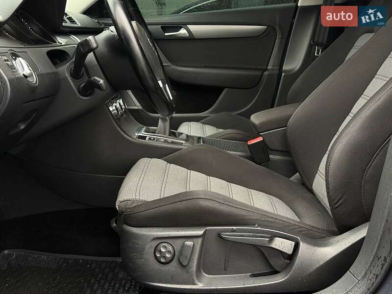 Универсал Volkswagen Passat 2012 в Ровно