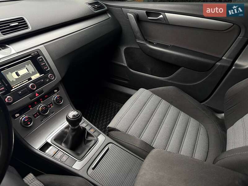 Универсал Volkswagen Passat 2012 в Ровно