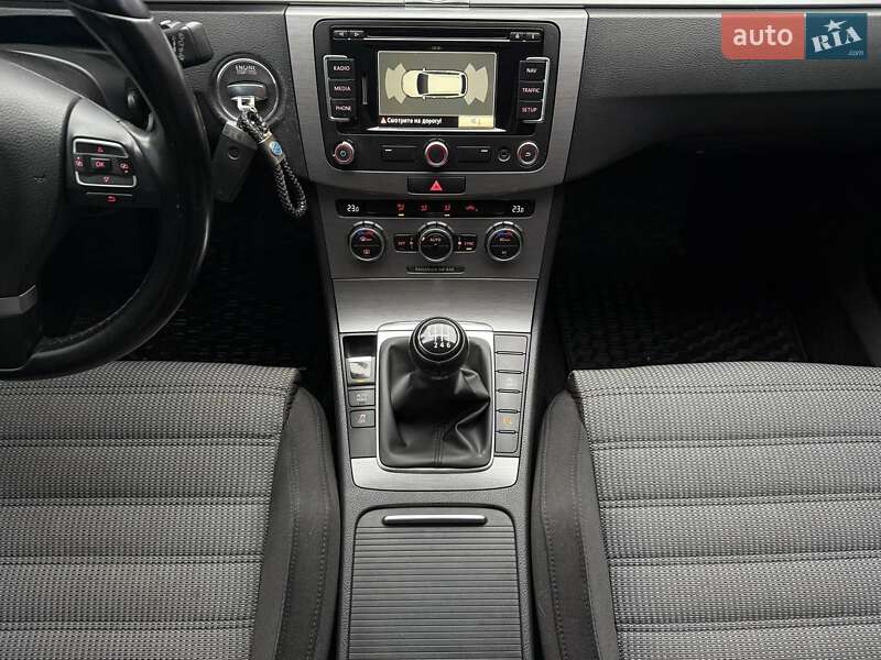 Универсал Volkswagen Passat 2012 в Ровно