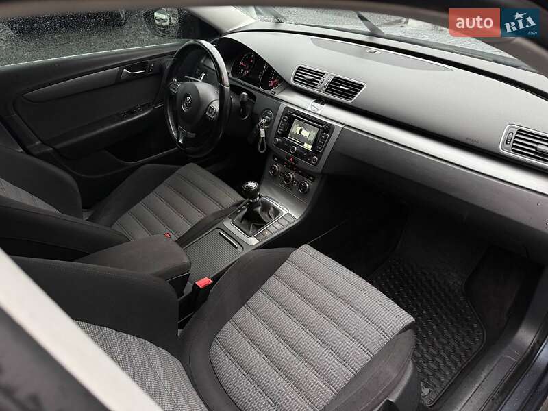 Универсал Volkswagen Passat 2012 в Ровно