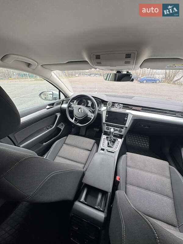 Седан Volkswagen Passat 2019 в Киеве