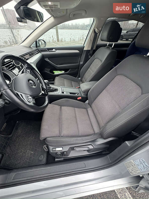 Седан Volkswagen Passat 2019 в Киеве
