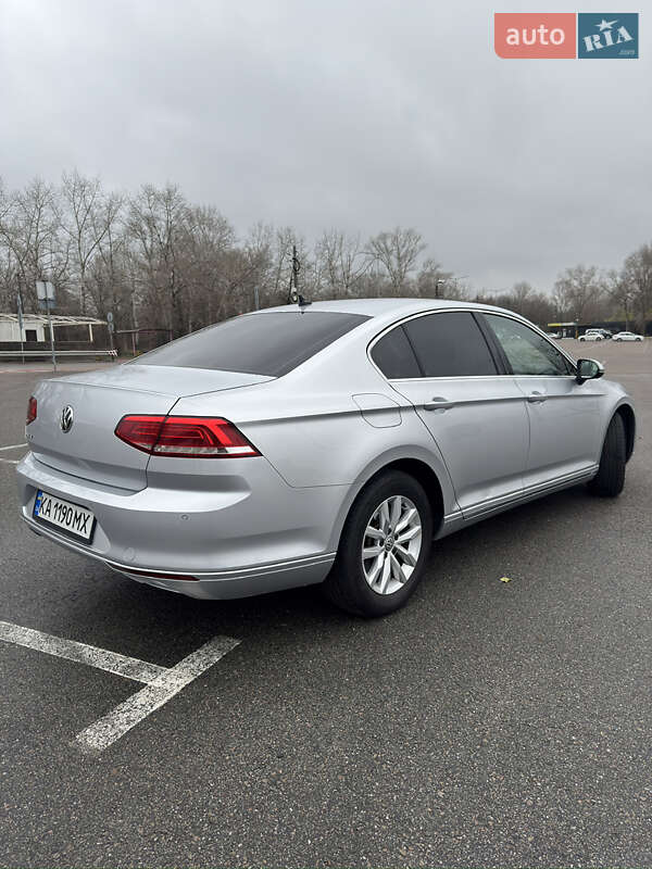 Седан Volkswagen Passat 2019 в Киеве