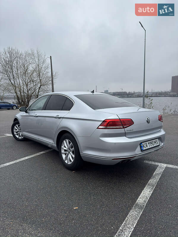 Седан Volkswagen Passat 2019 в Киеве
