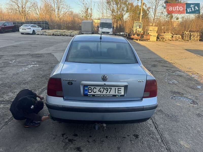 Седан Volkswagen Passat 1997 в Стрые