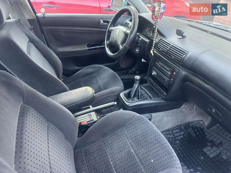 Седан Volkswagen Passat 1997 в Стрые