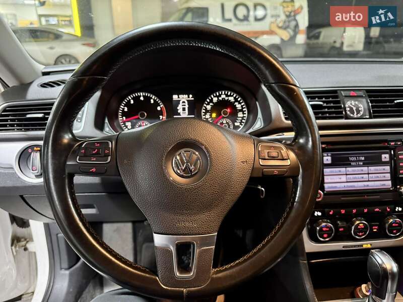 Седан Volkswagen Passat 2011 в Киеве