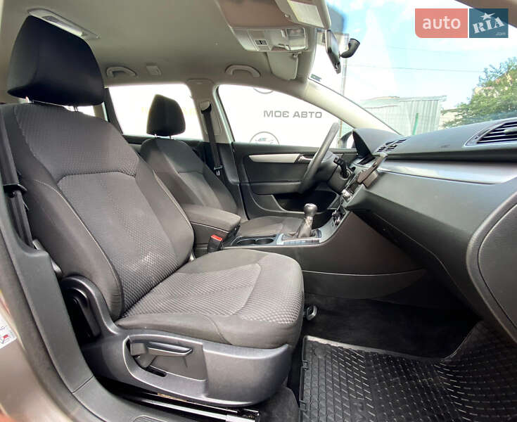 Универсал Volkswagen Passat 2011 в Ровно