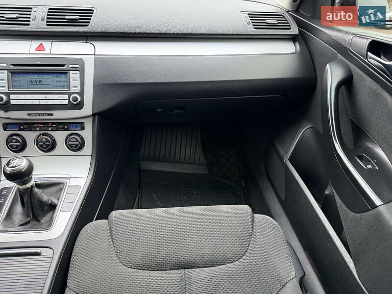 Универсал Volkswagen Passat 2008 в Ровно