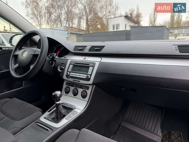 Универсал Volkswagen Passat 2008 в Ровно