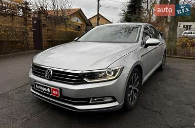 Седан Volkswagen Passat 2018 в Киеве