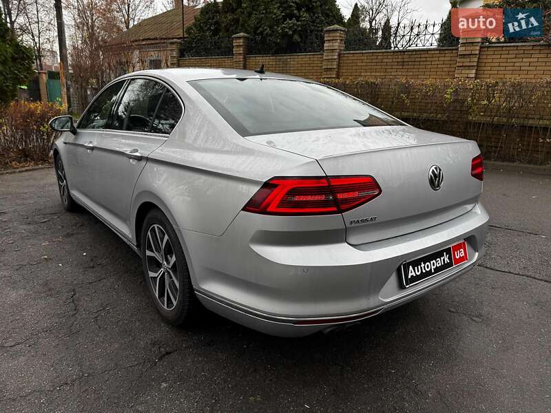 Седан Volkswagen Passat 2018 в Киеве