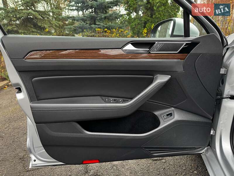 Седан Volkswagen Passat 2018 в Киеве