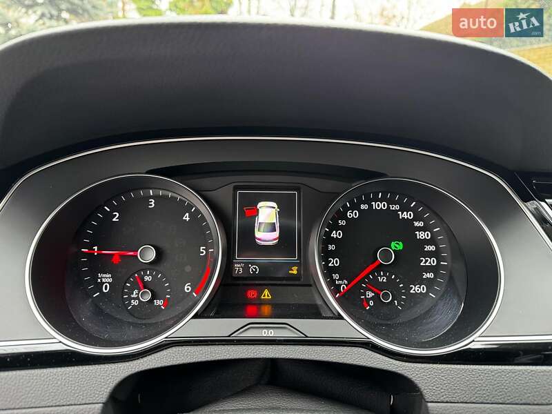 Седан Volkswagen Passat 2018 в Киеве