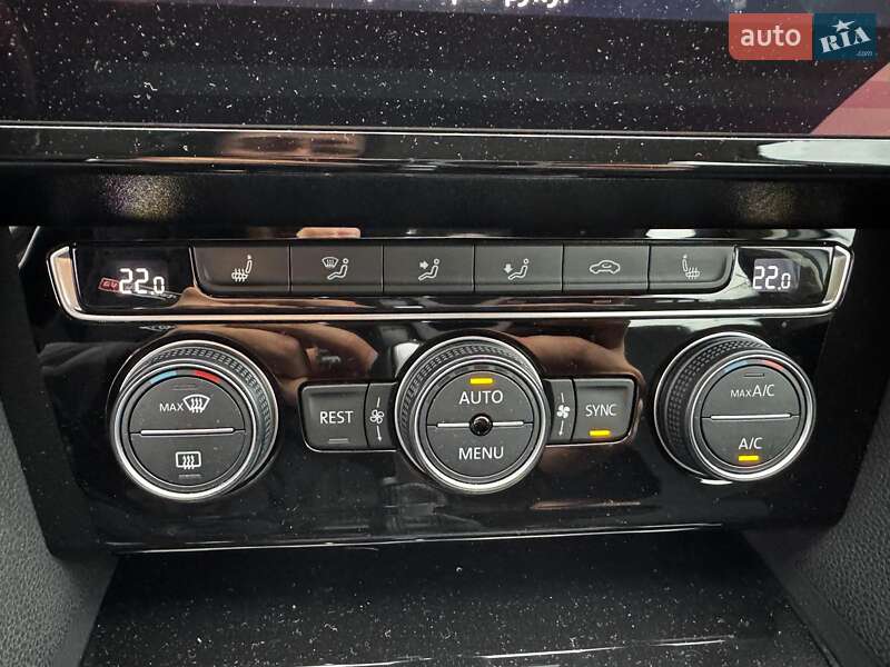 Седан Volkswagen Passat 2018 в Киеве