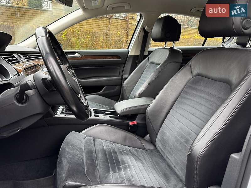 Седан Volkswagen Passat 2018 в Киеве