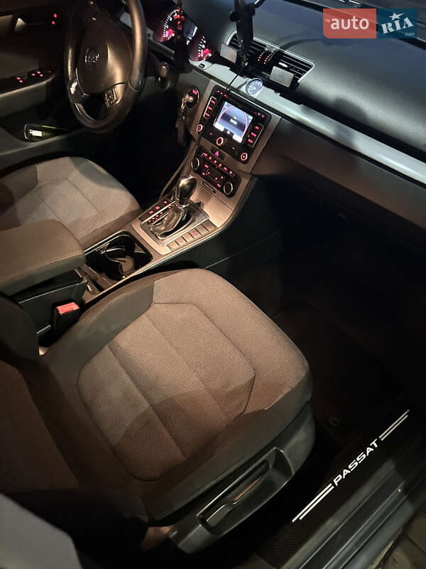 Универсал Volkswagen Passat 2011 в Львове